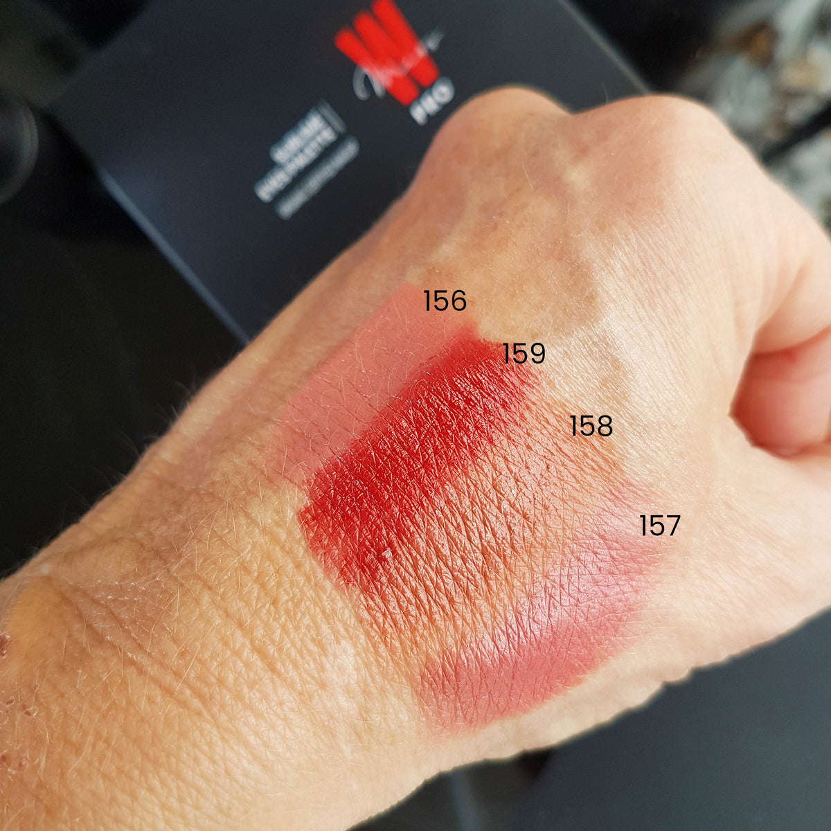 Swatch Rouge à lèvres - Miss W Pro