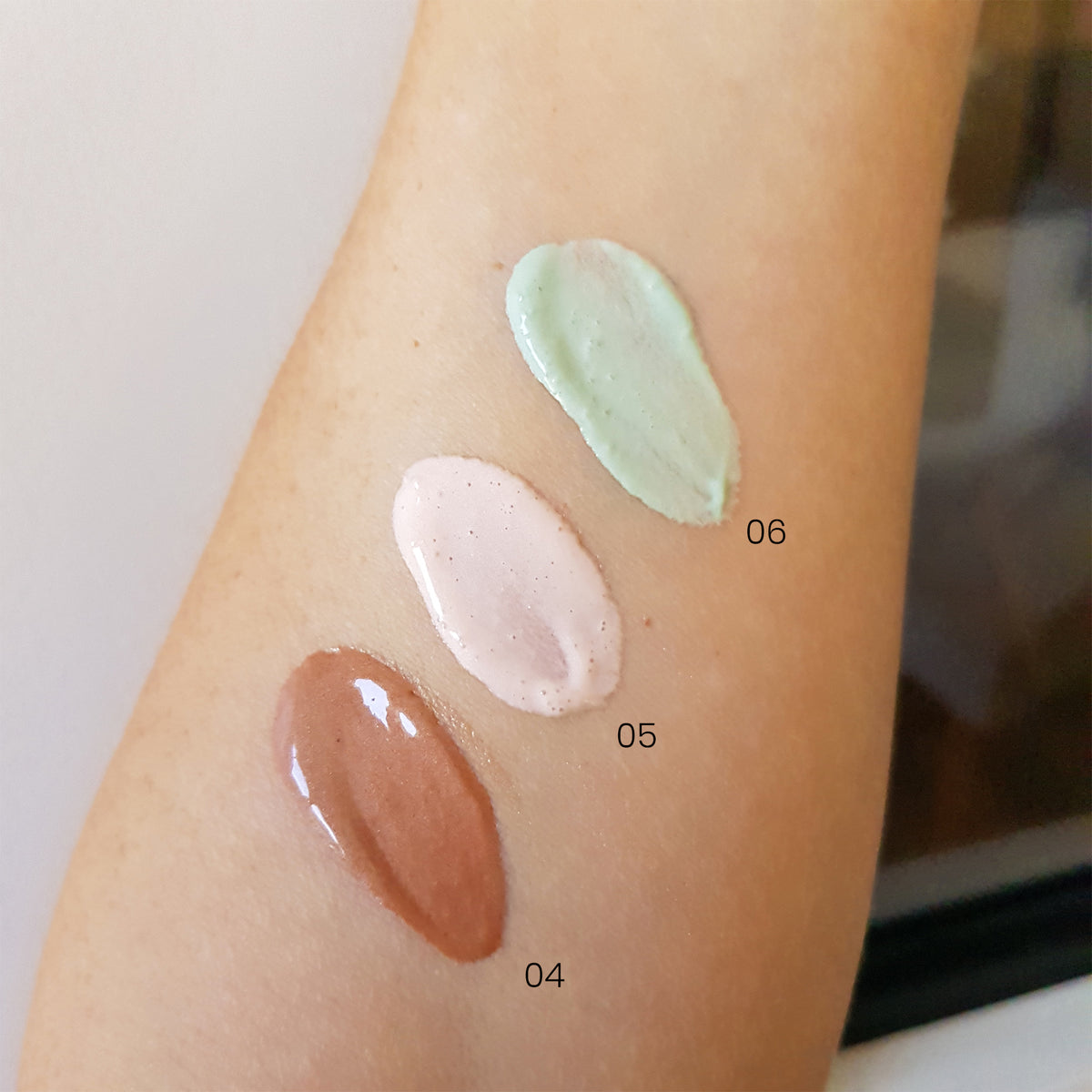 swatch base de maquillage miss w pro