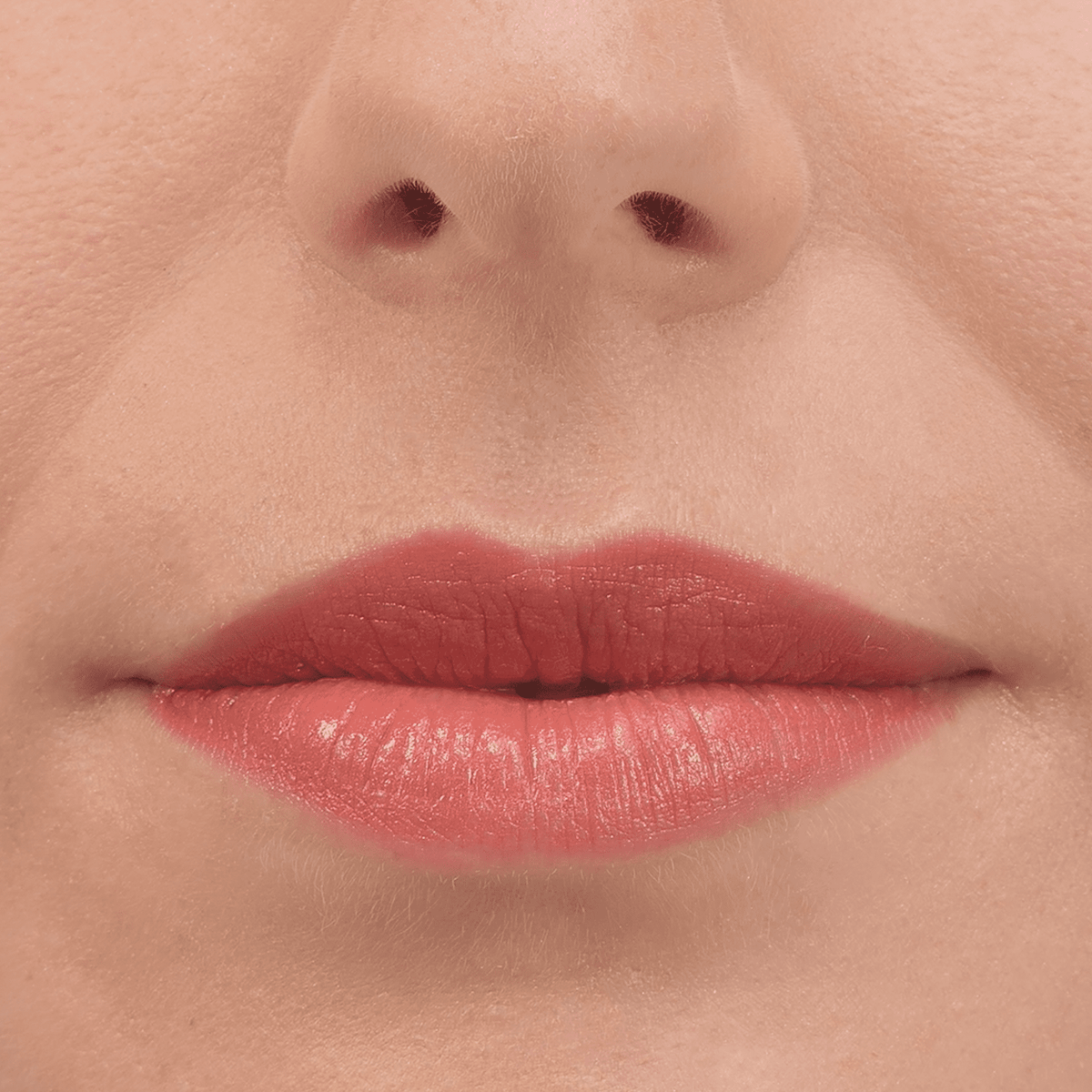 Application rouge à lèvres 511 Parenthèse à Montmartre couleur caramel