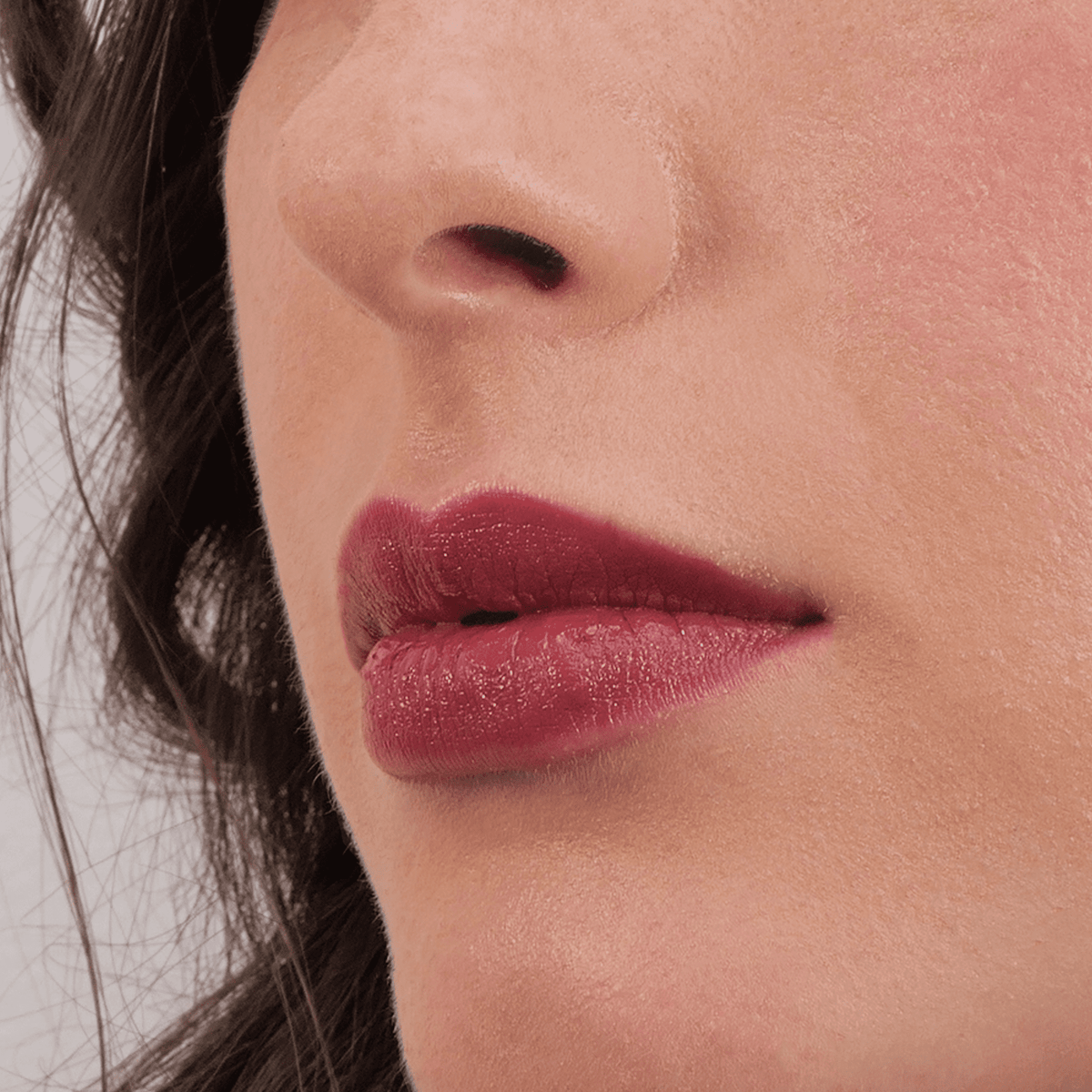 Application rouge à lèvres 512 Parenthèse à Montmartre couleur caramel