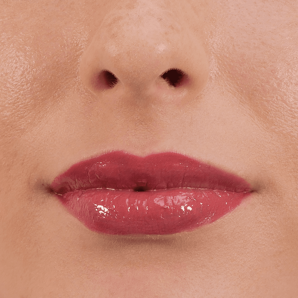 Application soin embellisseur lèvres teinté couleur caramel